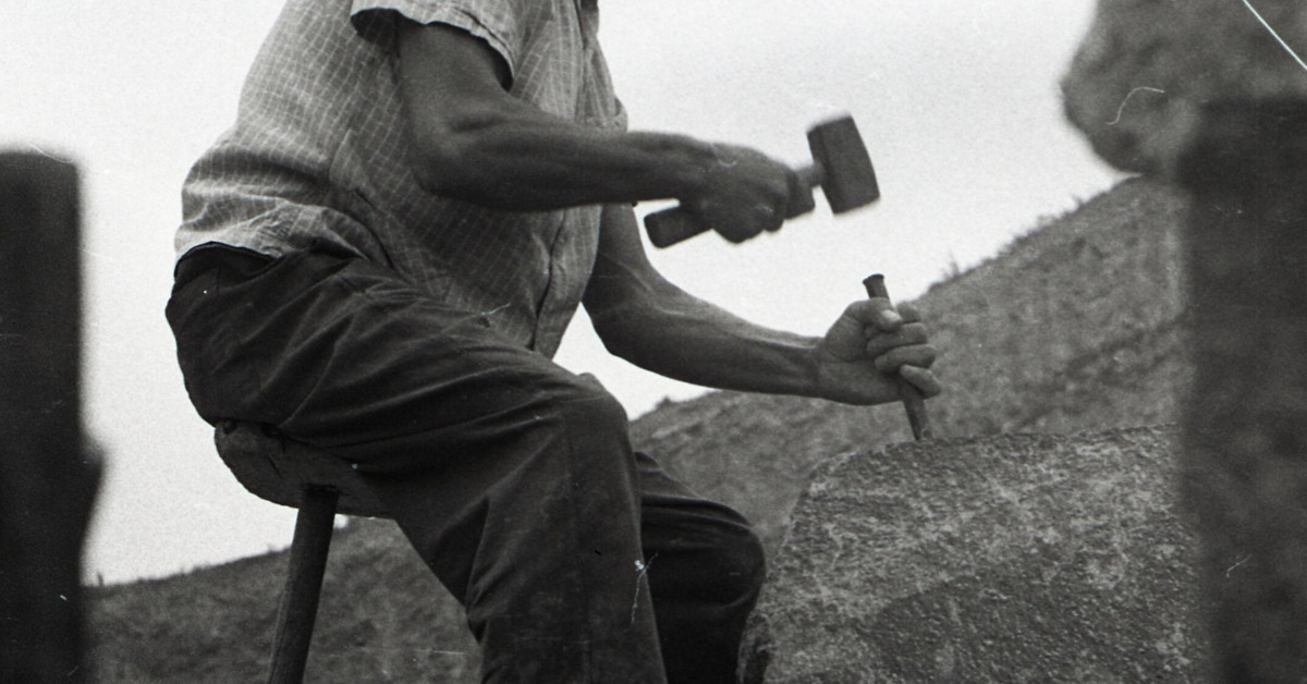 Stone Carver - Source https://commons.wikimedia.org/wiki/File:Stone-cutter,_chisel,_beret_Fortepan_89605.jpg
